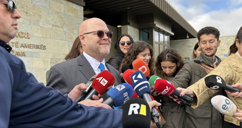 SHBA pa emër ambasadori në Prishtinë, Hovenier: S’është sinjal për rëndësinë që ka Kosova për politikën amerikane
