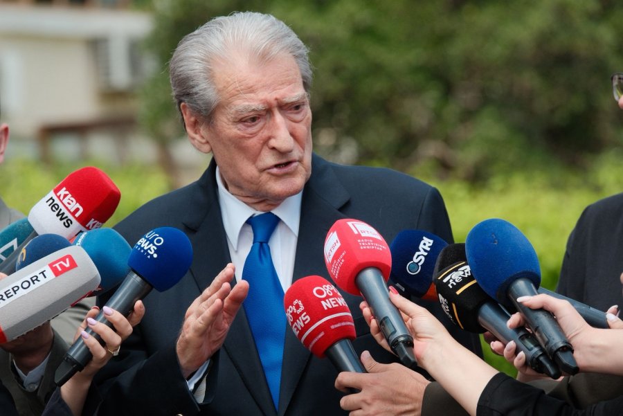 Berisha  Antimitingu i Ramës njësoj siç bënte Ramiz Alia kur kërkonte të krijonte republikën e Vlorës