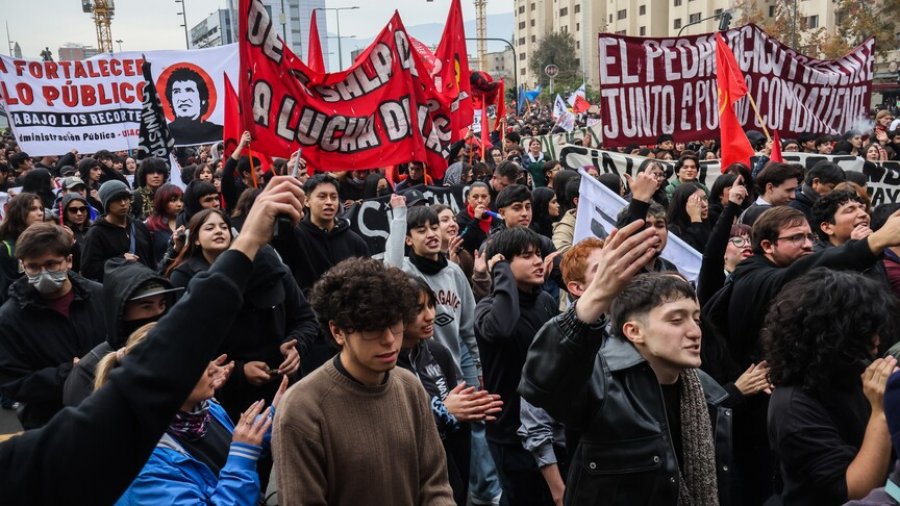 25 të plagosur pas përleshjeve në protestën e studentëve kundër masave shtrënguese në Kili