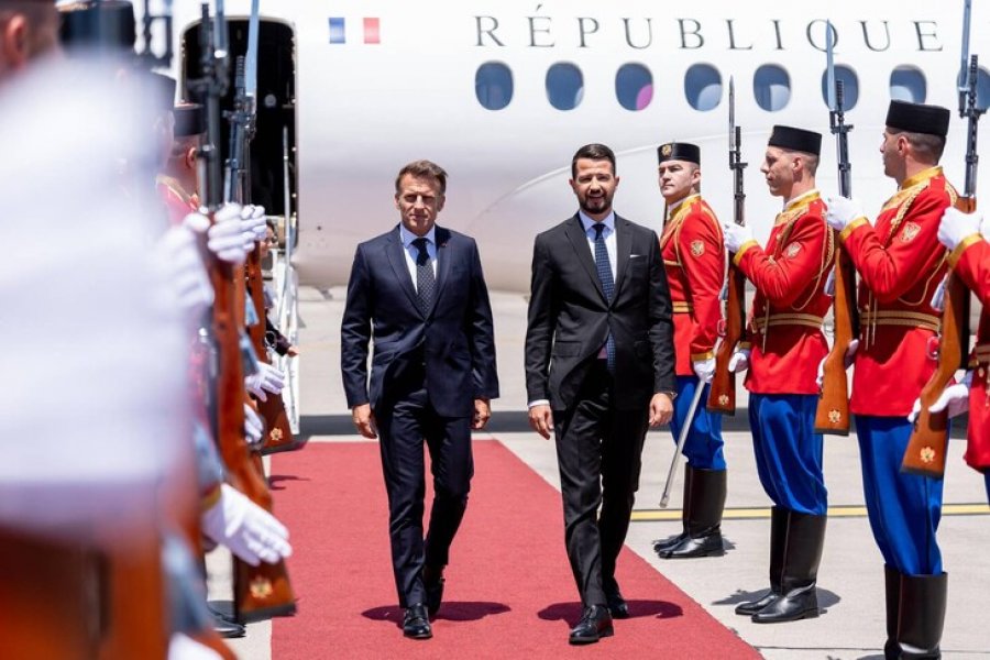 Macron mbërrin në Mal të Zi, pritet nga homologu Millatoviq