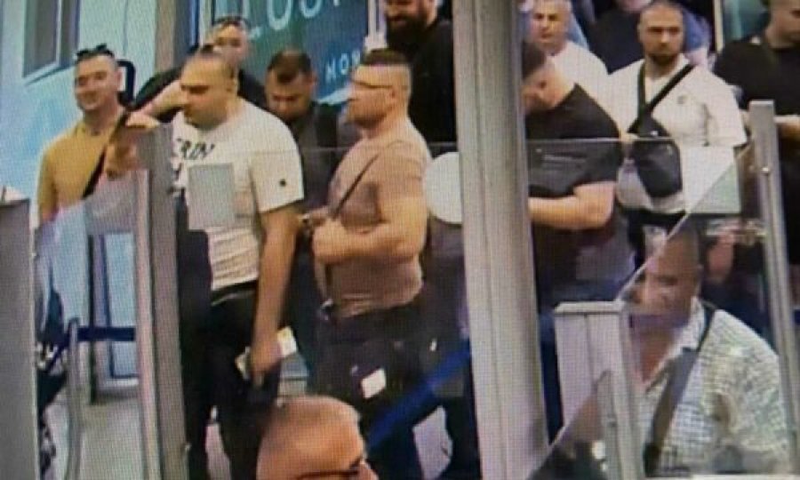 Radio komunikimi  pankarta dhe dyshime për destabilizim   Ja çfarë u gjet tek 87 serbët e ndaluar në Tivat