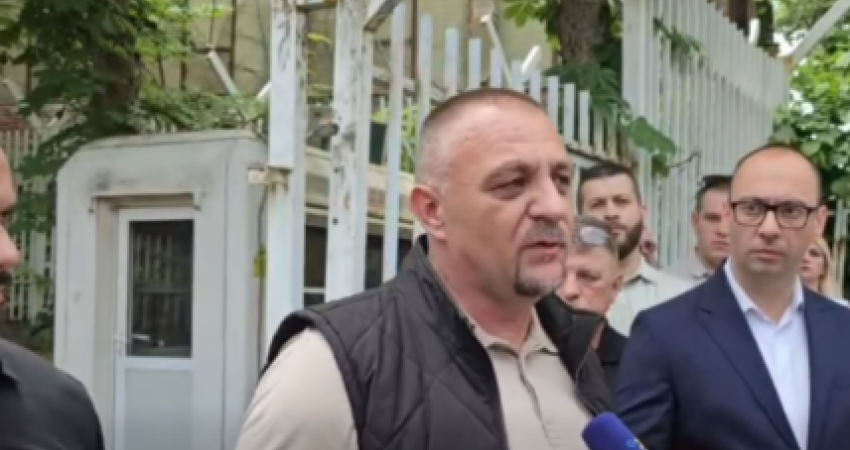 Lirohen nga stacioni policor kreu i Mitrovicës së Veriut Radojeviq dhe kryesuesi i Kuvendit