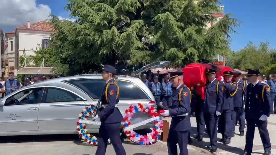 VIDEO   Pogradec  Nisin homazhet në nder të vrasjes së efektivit  Enea Mekolli