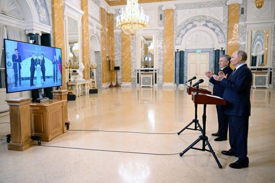 Presidenti rus dhe uzbek nisin ndërtimin e centralit të parë bërthamor në Uzbekistan