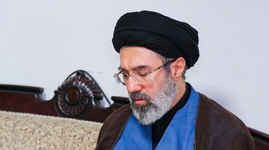 Lideri suprem i Iranit miraton faljen për mbi 2 000 të dënuar