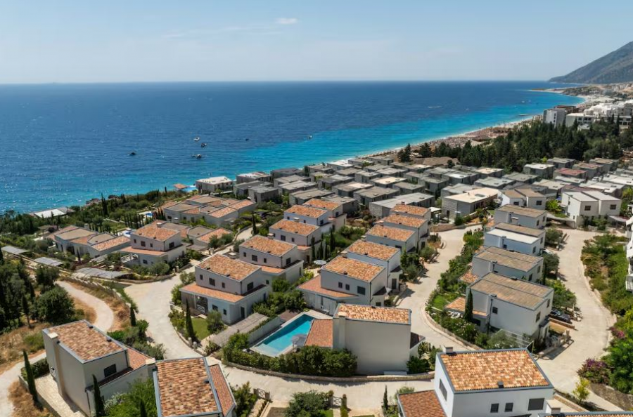  Corriere   Telashe të tjera për Igli Taren  akuzohet se fshehu vilën luksoze të Ballukut në emrin e tij