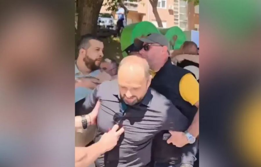 Dëmtoi instalacionin ‘I Love Mitrovica’, policia e Kosovës ndalon kryetarin e Mitrovicës së Veriut