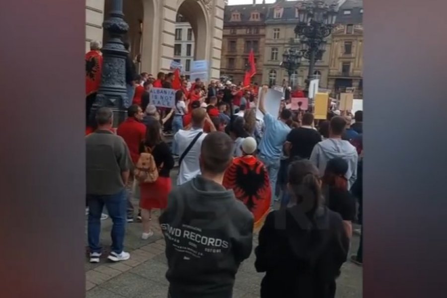 VIDEO   Rama Ik   edhe shqiptarët e Frankfurtit kërkojnë largimin e Edi Ramës