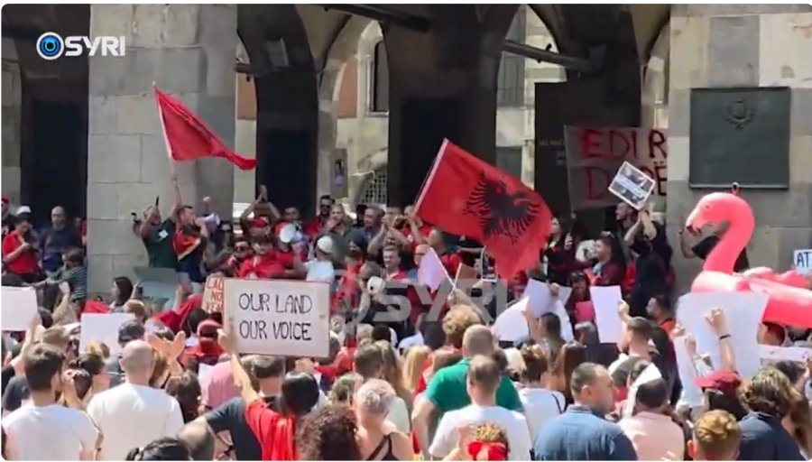  Rama ik   Milano ngrihet kundër qeverisë Rama  diaspora shqiptare mbush sheshin me thirrje