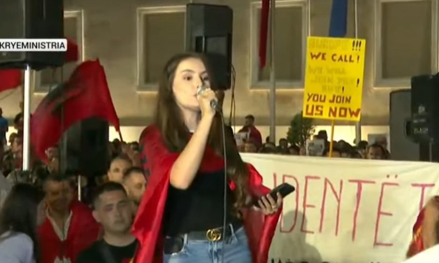 Protestuesit në kor  Rama jepe dorëheqjen  Edhe studentët e diasporës do i kesh këtu