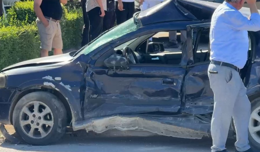 Aksident në Pogradec  Qafë Thanë  përplasen 2 makina  2 të plagosur në spital