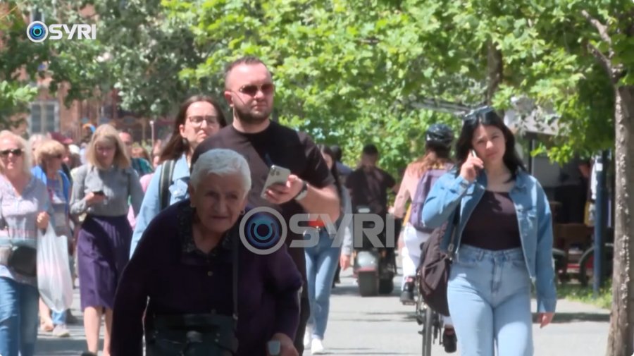 SYRI TV  Shqiptarët në punë 43 orë në javë  më shumë stres dhe izolim social