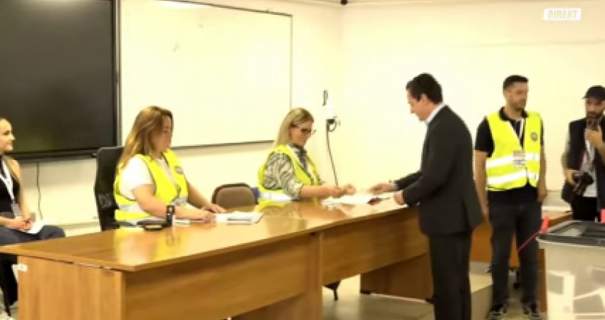 Albin Kurti ushtron të drejtën e votës, fton qytetarët ta bëjnë të njëjtën gjë