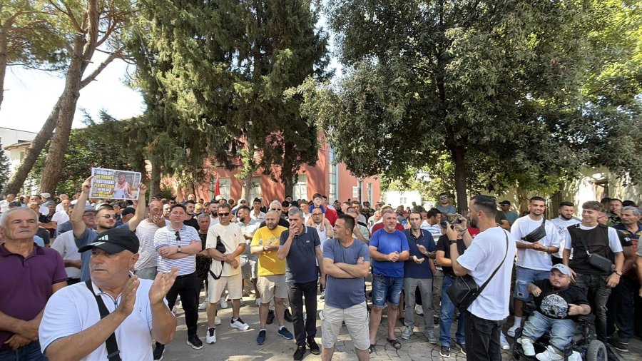 Protesta, Korreshi: Lushnja sot foli, qytetarët kërkojnë Spital Rajonal me kushte dinjitoze