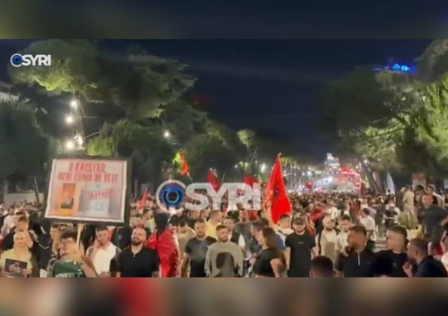  Edi Rama ka mbaru   Mijëra të rinj vijojnë marshimin nëpër rrugët e Tiranës