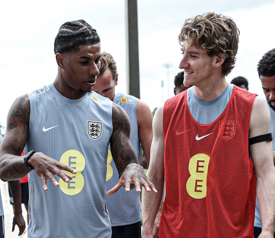 Anthony Gordon zbulon bisedën me Rashford-in: Më tregoi gjithçka për Barcelonën