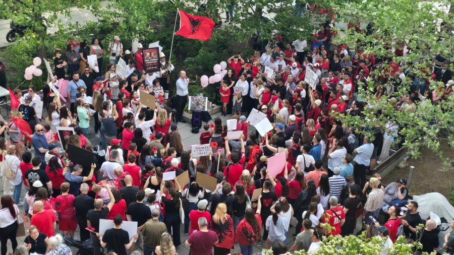 ‘Revolucion’ - Shqiptarët e diasporës në Toronto kundër Ramës: Shqipëria është e jona!