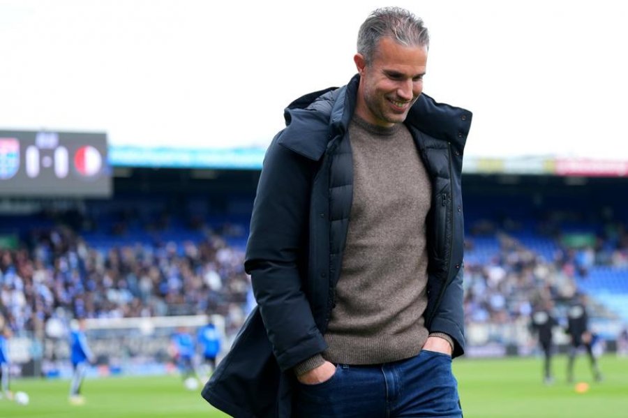 Merret vendimi  Feyenoordi shkarkon Robin van Persie n