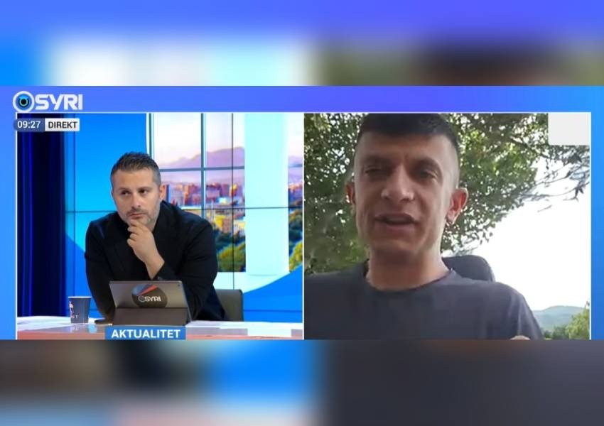 U bë viral me pankartën e tij, rrëfimi prekës i Daniel Çokut: Protestova për nënën time...