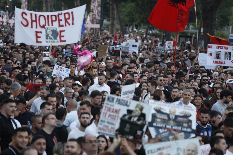 ‘Rama jep dorëheqjen e kërko falje’! Studenti me mesazh edhe për ambasadorët e BE: Shikojeni rininë... 