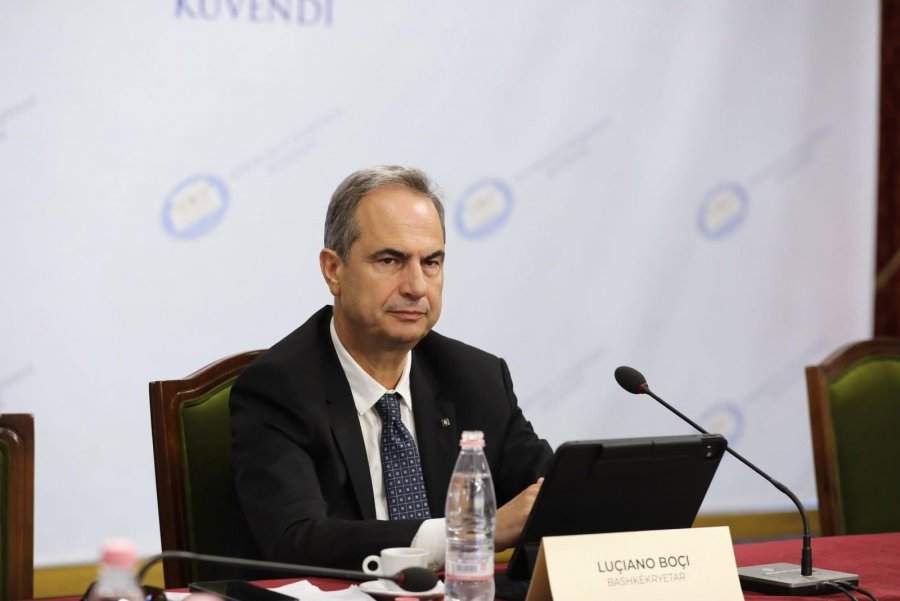 Boçi  Mazhoranca po bllokon debatin për ligjin që ndalon propagandën gjinore tek fëmijët