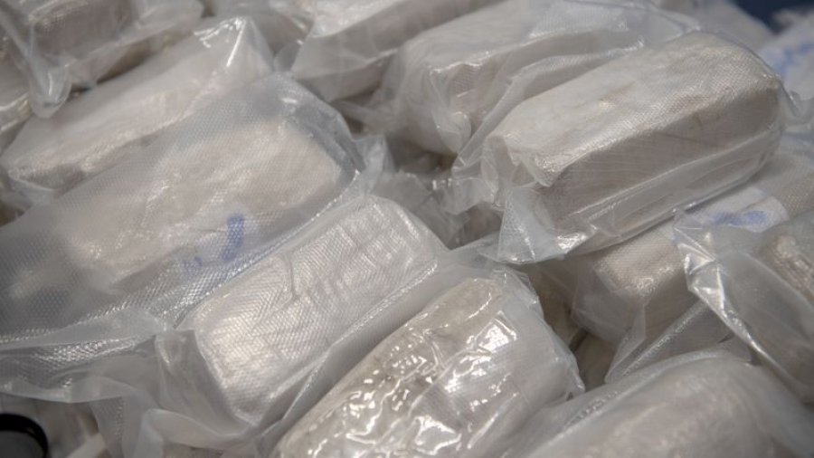 ishte-fshehur-ne-tulla-dekorative-me-kontejnere-sasi-rekord-heroine-ne-poloni-3-te-arrestuar