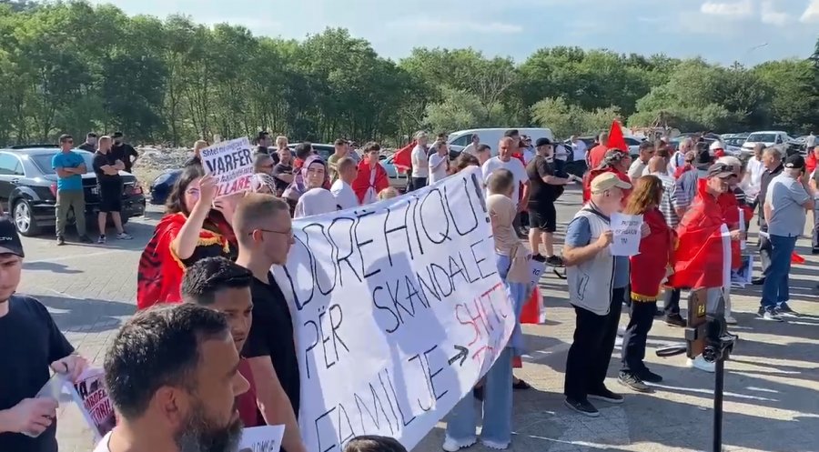  Rama n burg  Beneti n burg   Shkodranët presin me protesta kryeministrin në hyrje të qytetit