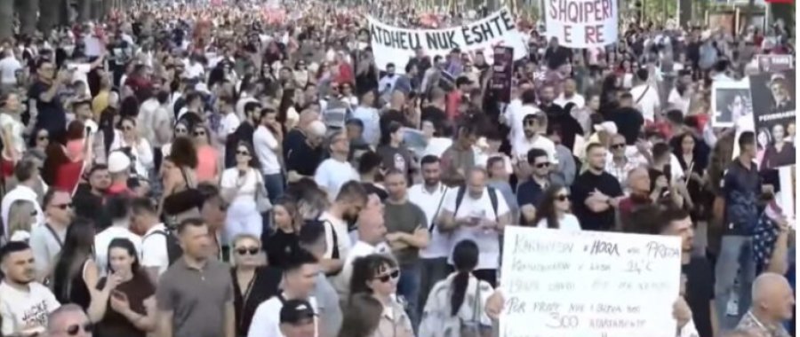Pankarta pikante: 'Karikuesin e hoqa nga priza, prap nuk bleva dot 300 apartamente si Belinda'