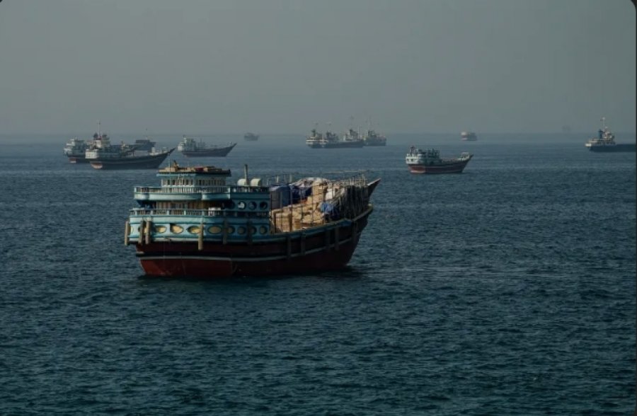  Irani sinjalizon rregulla të reja për kalimin në Ngushticën e Hormuzit, në shqyrtim tarifa tranziti