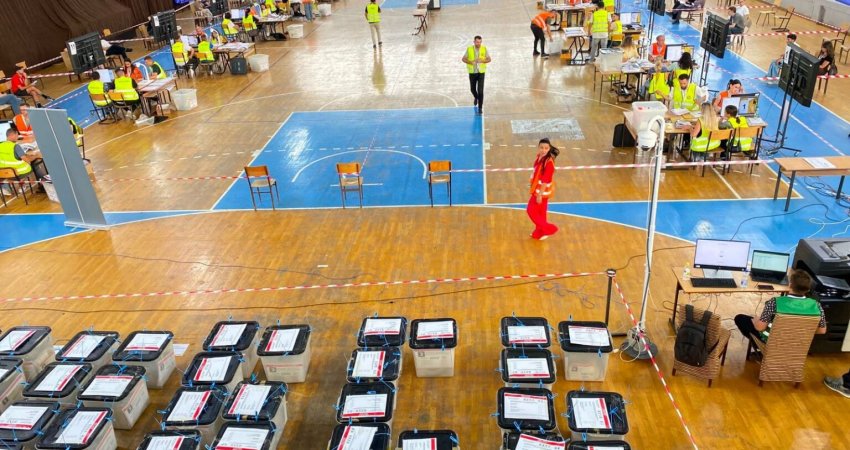 Numërohen 30% e votave për kandidatë, s’ka ndryshim në top pesëshen e partive