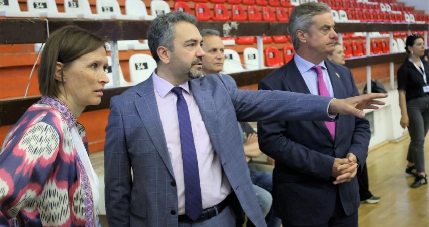 Shefja në detyrë e BE-së në Kosovë viziton QKN-në në Prishtinë