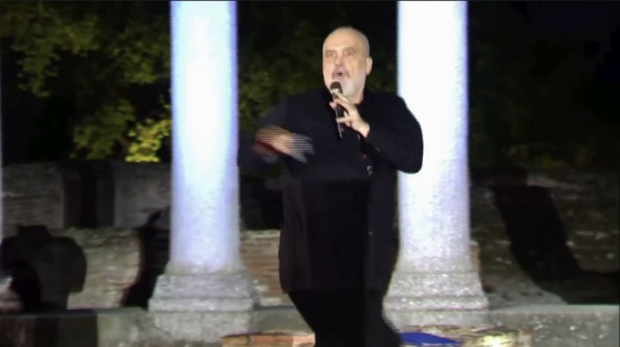 Në panik nga revolta Rama vijon bën kllounin  Fyen dhe kërcënon gratë dhe vajzat