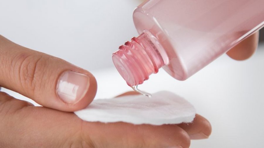 Çfarë i shkakton shëndetit tuaj ruajtja e produkteve të bukurisë në plastikë