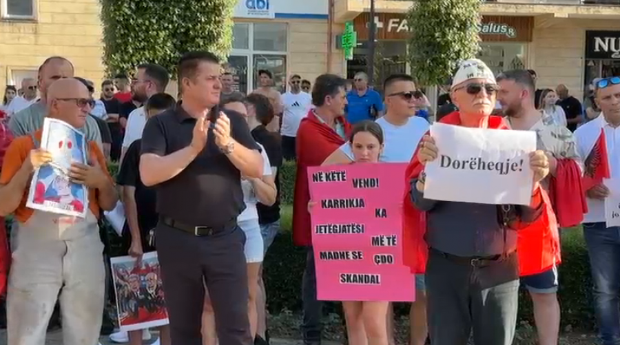 Qytetarët e Lezhës i bashkohen protestave  kërkojnë dorëheqjen e Ramës  Po e lë vendin bosh   