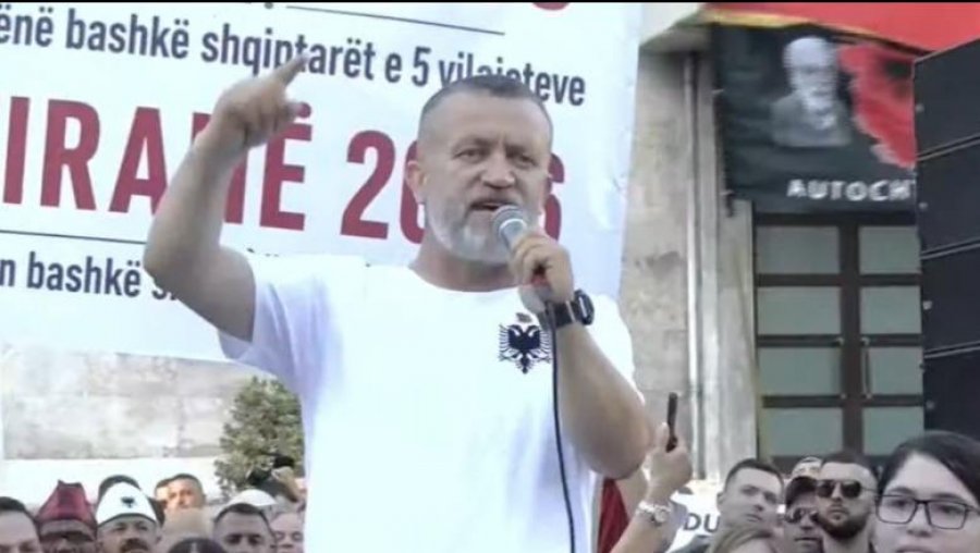 VIDEO  Ish luftëtari i UÇK  Edi Rama bën pazare me trojet e atdheut  policia po bën presion ndaj protestuesve
