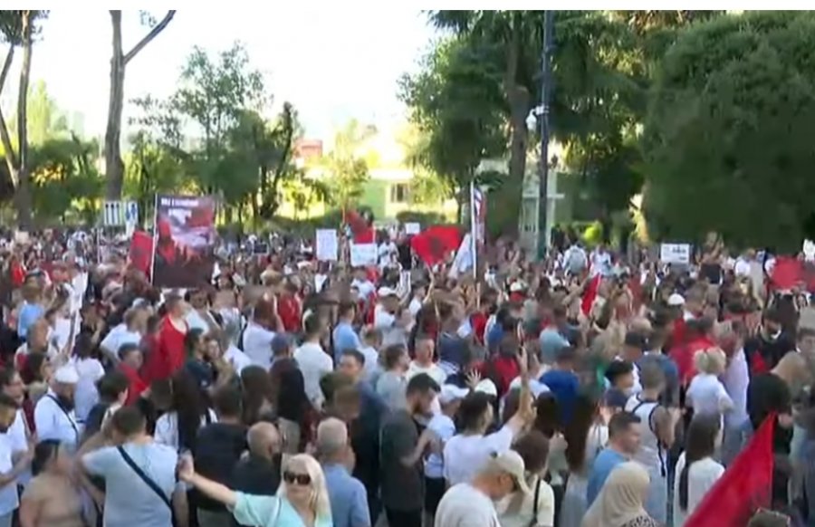 'Rama jepe dorëheqjen!' Sot dita e 11-të e protestës para kryeministrisë