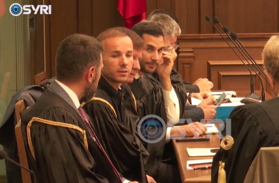 syri-tv-deshton-gjyqi-ne-themel-per-erion-veliaj-gjkko-pezullon-afatet-e-paraburgimit
