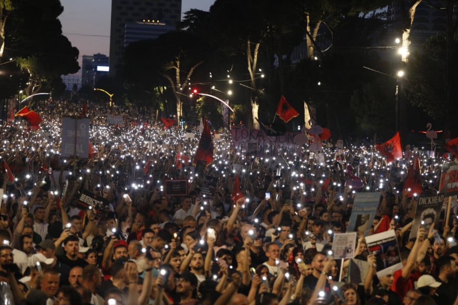  Nesër më shumë  që zëri jonë të mbërrijë deri në Surrel   Rama jepe dorëheqjen   Marshim protestë nëpër rrugët e Tiranës
