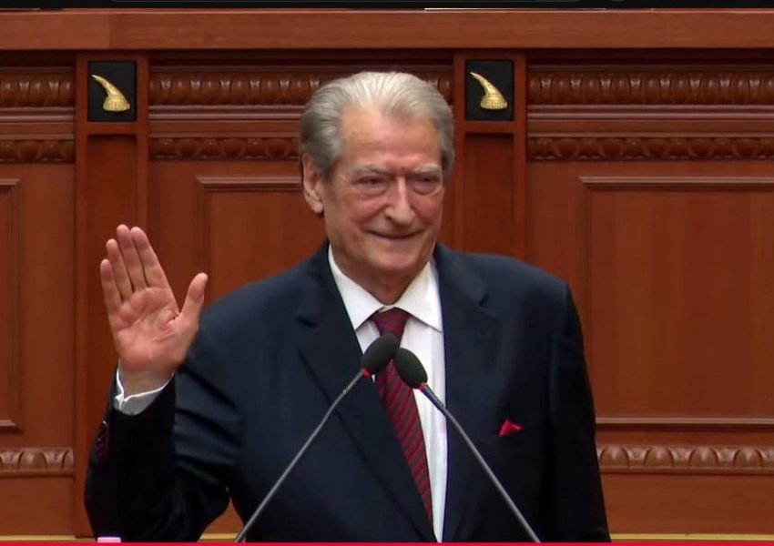 VIDEO - Lajmi për heqjen e non-gratës nga SHBA/ Berisha pritet me duartrokitje në Kuvend: Unë erdha. U krye!