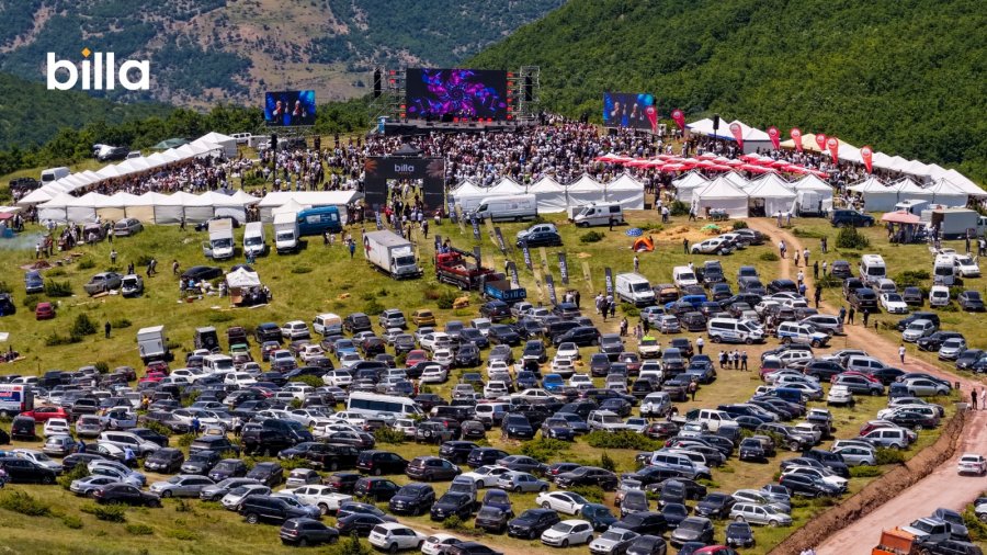 FESTA E VILËS MBLEDH MIJËRA NJERËZ NË KUKËS  MUZIKË, ARGËTIM E EMOCIONE MES BANORËVE DHE TË FTUARVE