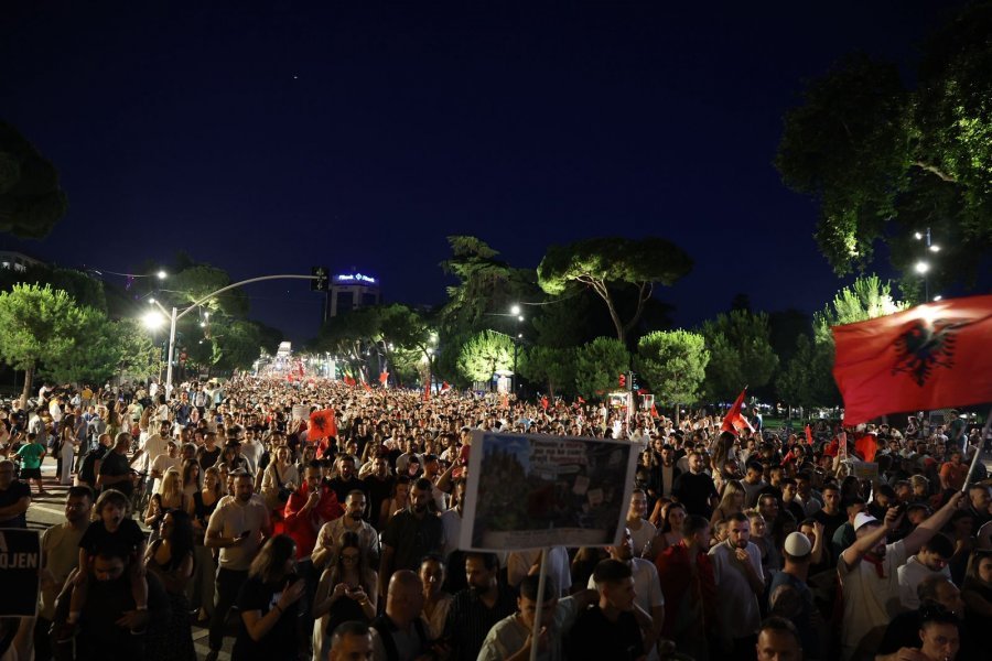 LIVE  Vijon marshimi protestë  mijëra thërrasin  Rama jepe dorëheqjen