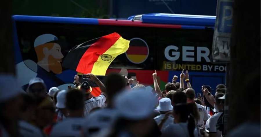 Kosto të larta transporti në SHBA, lojtarët e Gjermanisë paguajnë udhëtimin e tifozëve