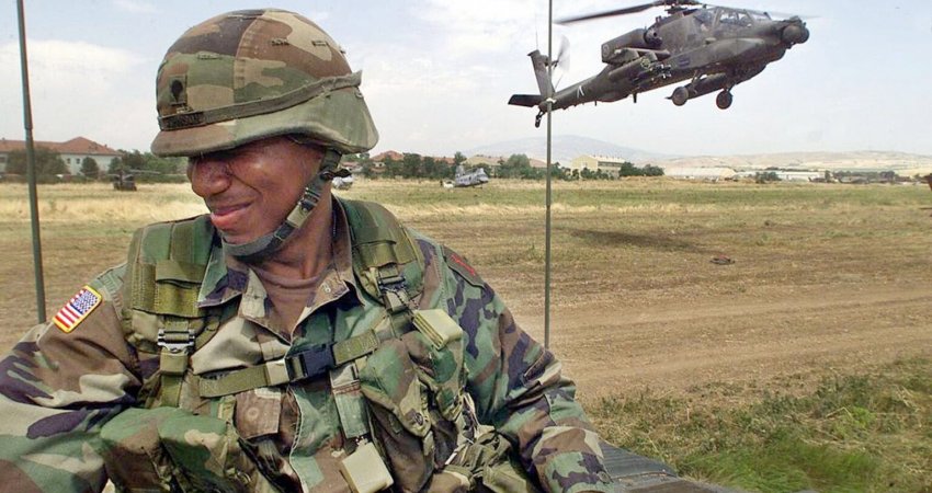 Ambasada e ShBA’së kujton hyrjen e forcave të NATO’s në Kosovë: Ndihmuan në hapjen e rrugës drejt paqes