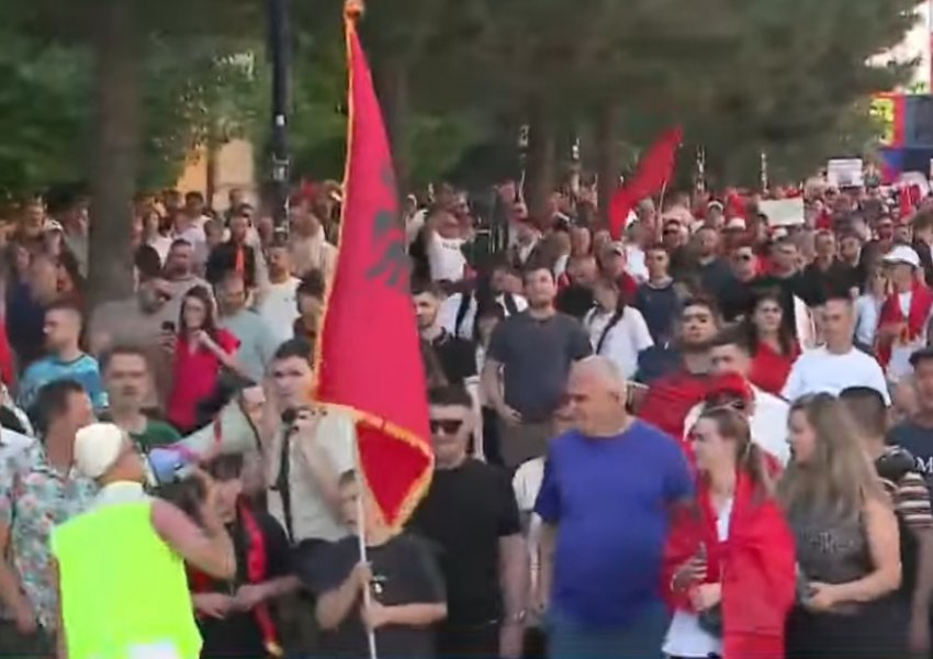 Nis marshimi drejt Kryeministrisë/ Revolta e protestuesve: Rama në burg, Belinda në burg