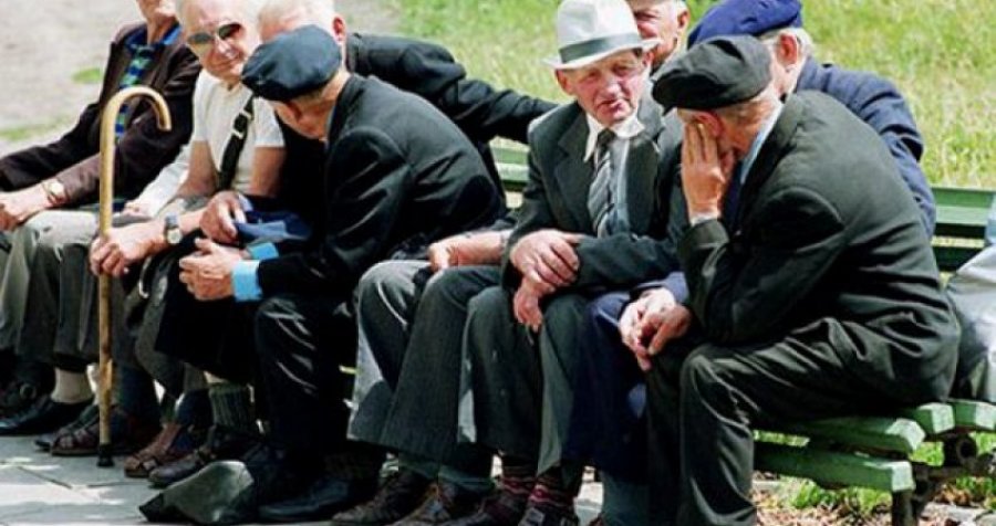 Përmbysja e piramidës së popullsisë  Pensionistët e rinj 23 6  më shumë se kontribuuesit e rinj