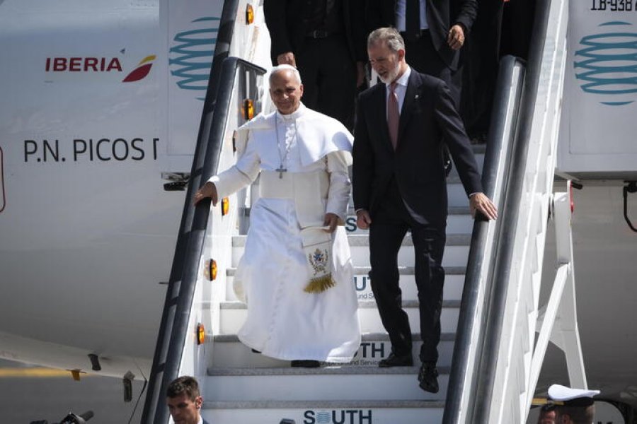 Prishet avioni i Papës, Leone do të kthehet në Romë me avionin e Mbretit Felipe