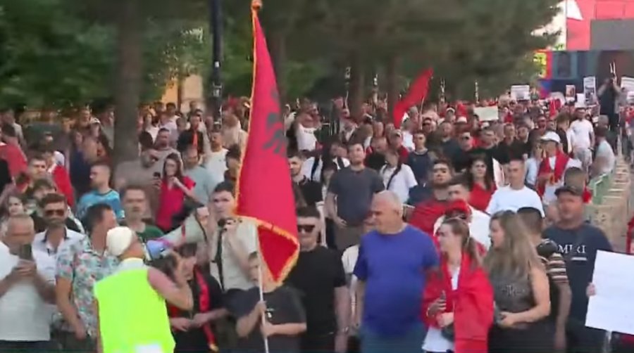 Nis marshimi drejt Kryeministrisë/ Revolta e protestuesve: Rama në burg, Belinda në burg