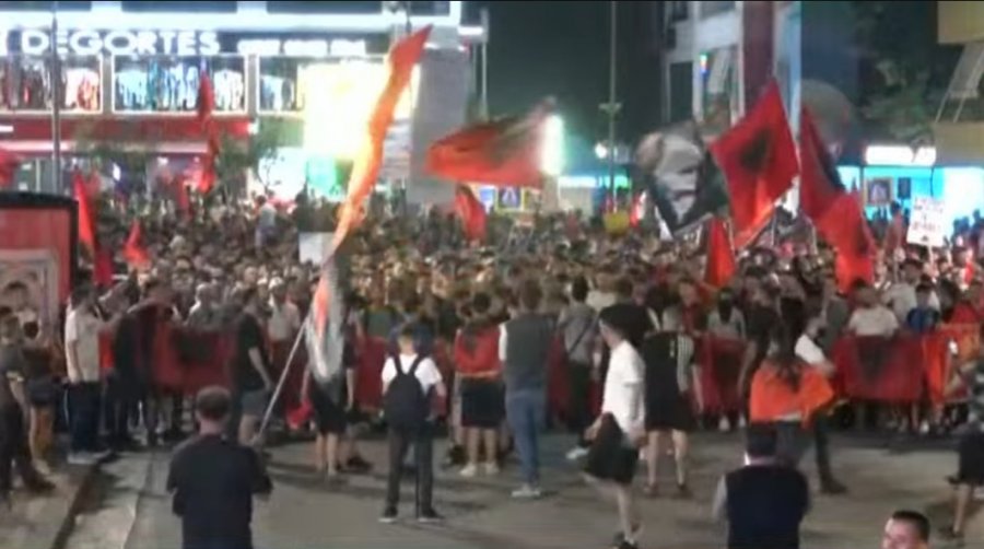  U mbush kupa  Rama ik    Protesta në ditën e 13 të  marshim masiv në Tiranë dhe mbështetje nga diaspora