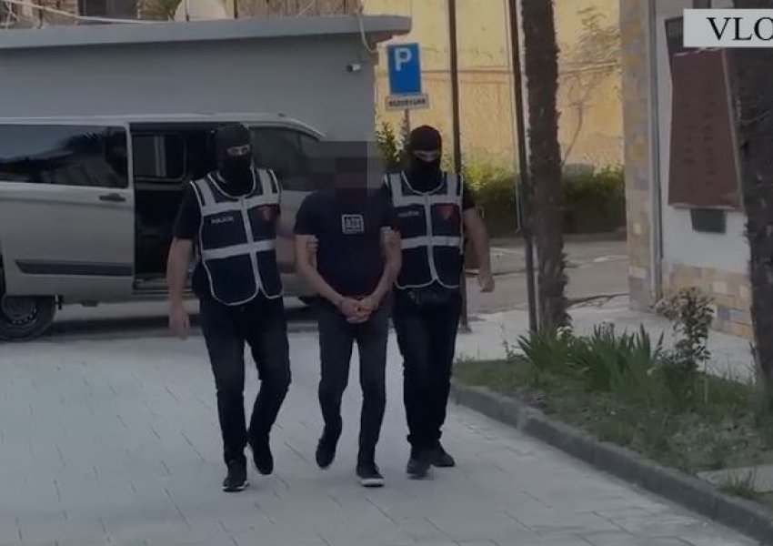 Zbulohen pistoletë dhe municion luftarak në Vlorë, autorët shisnin kokainë dhe kanabis në zonat bregdetare