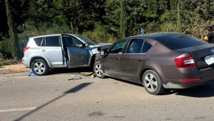 Aksident në Dhërmi/ Përplasen dy makina - 4 të plagosur dërgohen me urgjencë në Vlorë
